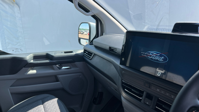 Ford Transit Custom E-320 L1 Rwd 100kW 71kWh H1 Van Limited Auto - Image 14